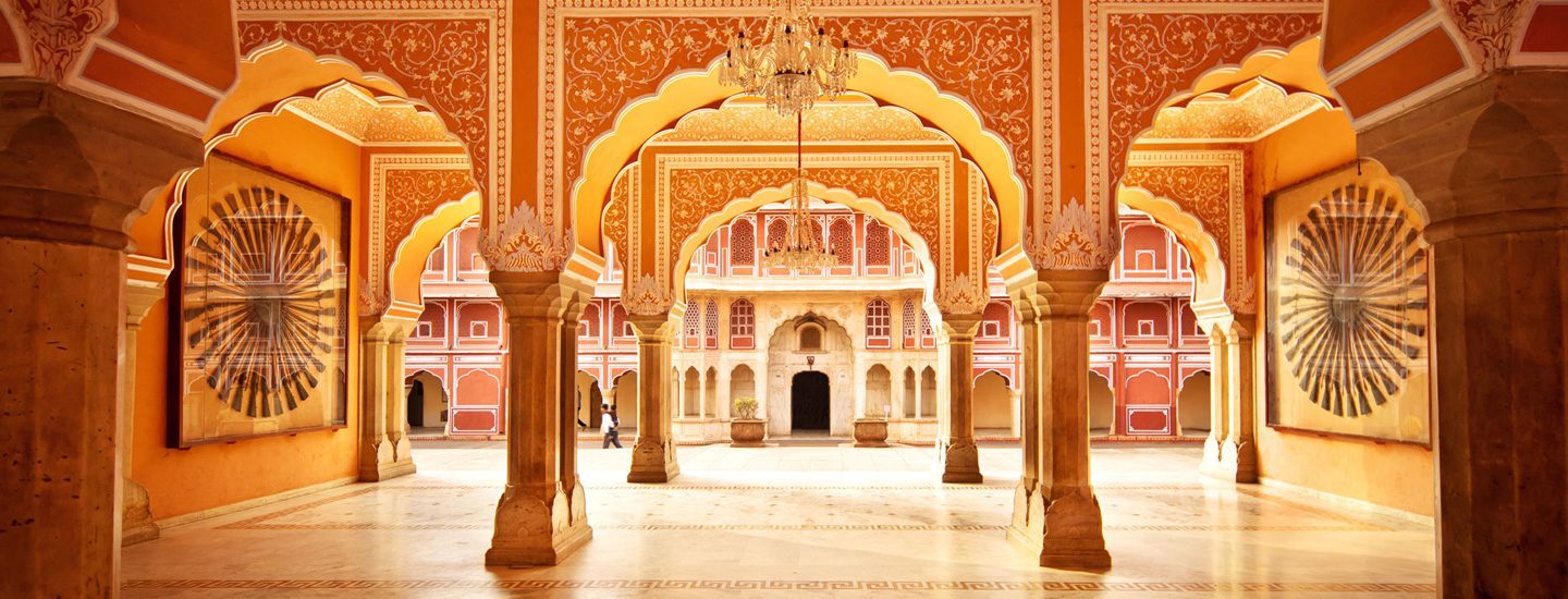 Panorámica de fuertes y palacios de la India