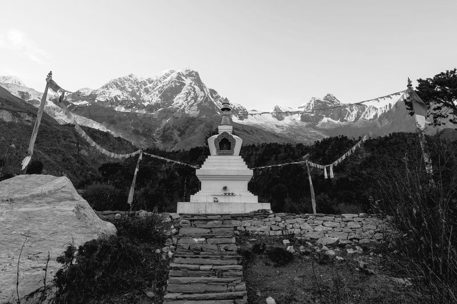 Cordillera del Himalaya sobre el valle de Pokhara, Nepal