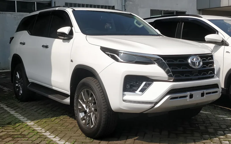 Toyota Fortuner — transporte privado con chofer en la India