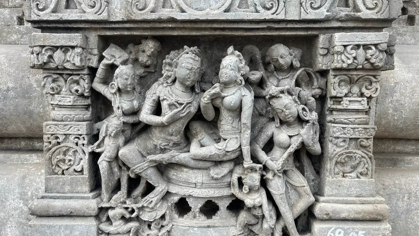 Relieve de la Chand Baori, Abhaneri