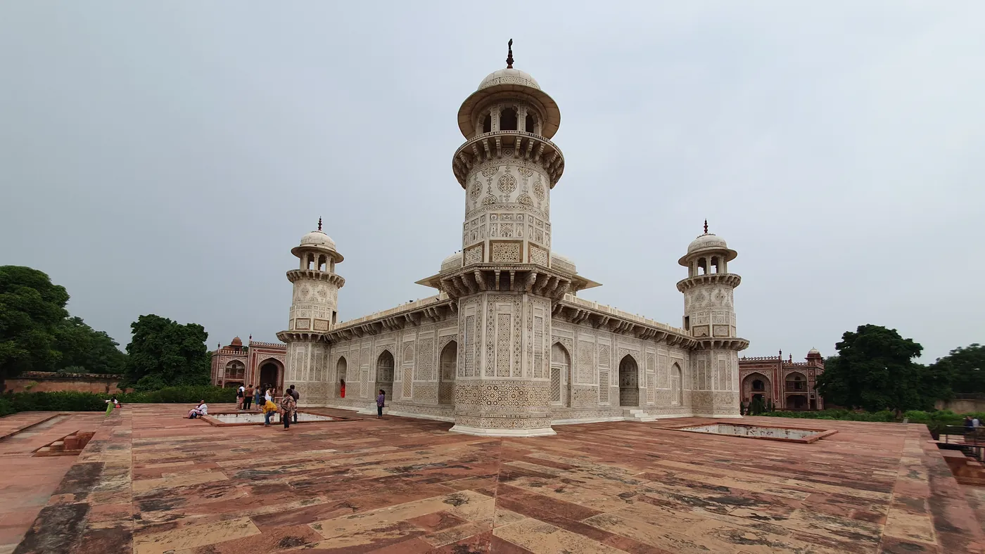 Patio geométrico de la tumba de I'timād-ud-Daulah, Agra
