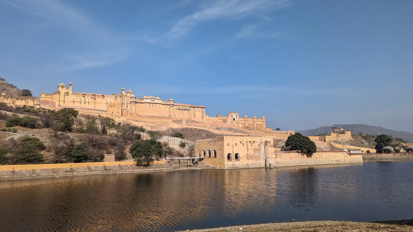 El Fuerte Amber reflejado en el lago Maota, Jaipur