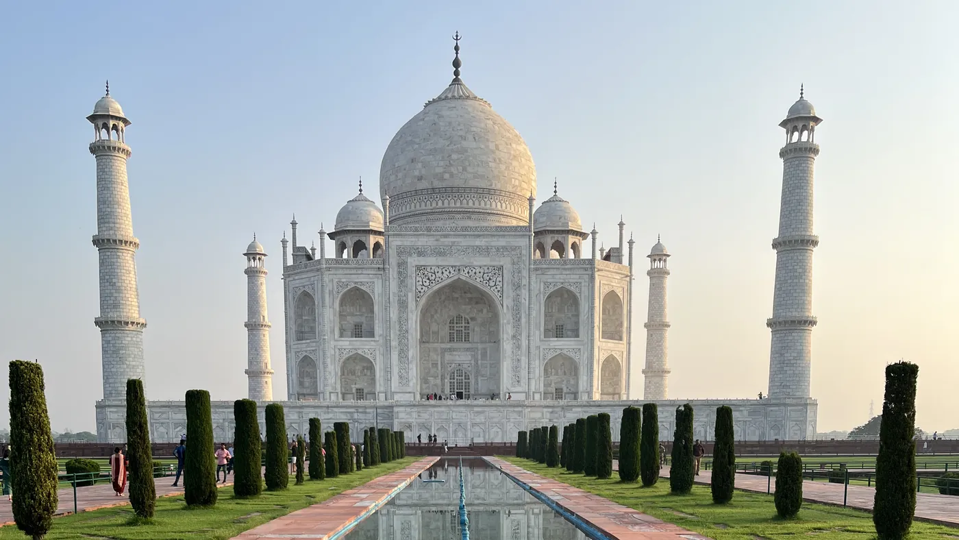 El Taj Mahal y su estanque de reflejos, Agra