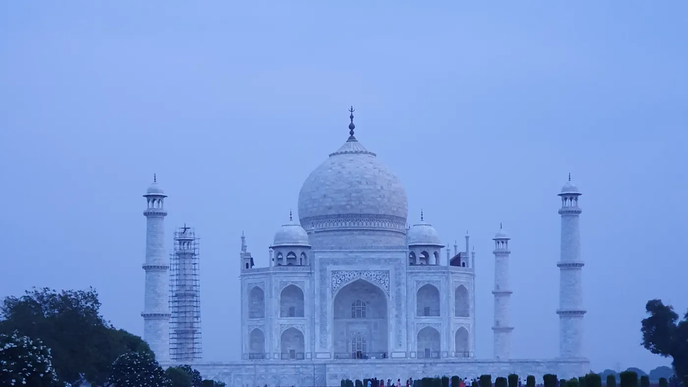 El Taj Mahal en la luz azul del amanecer, Agra