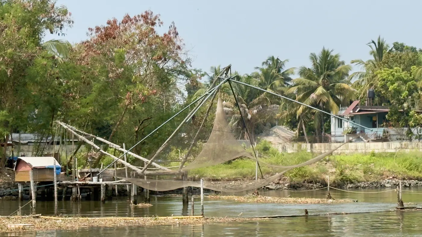 Las redes de pesca chinas de Fort Kochi en la ultima manana