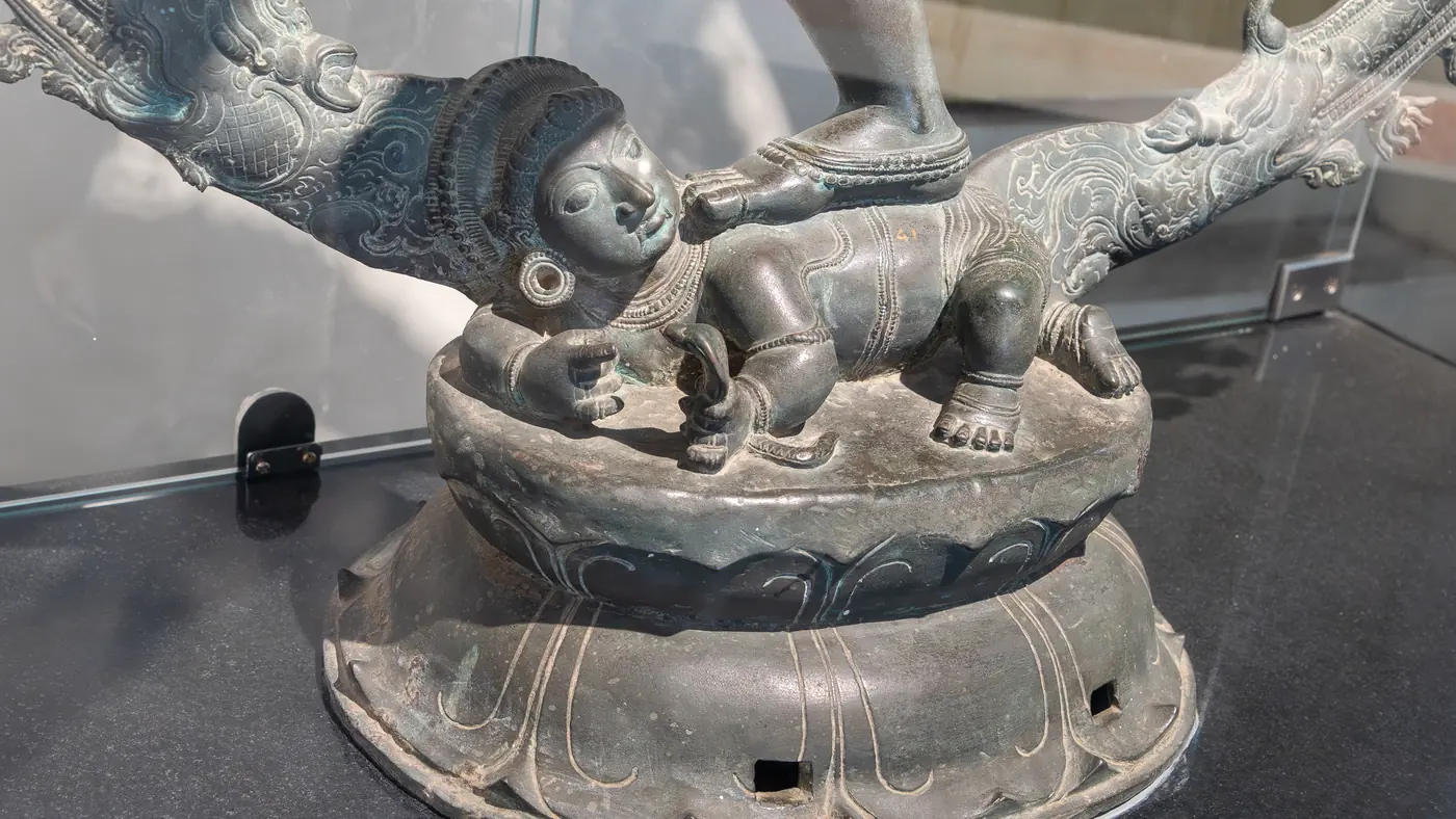 Escultura chola en piedra del arte del sur de la India