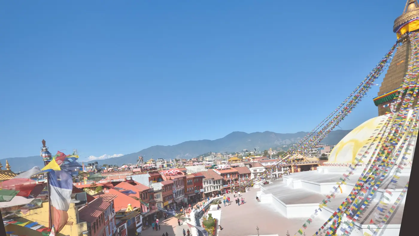 La gran estupa de Boudhanath con sus banderas de oración, Katmandú