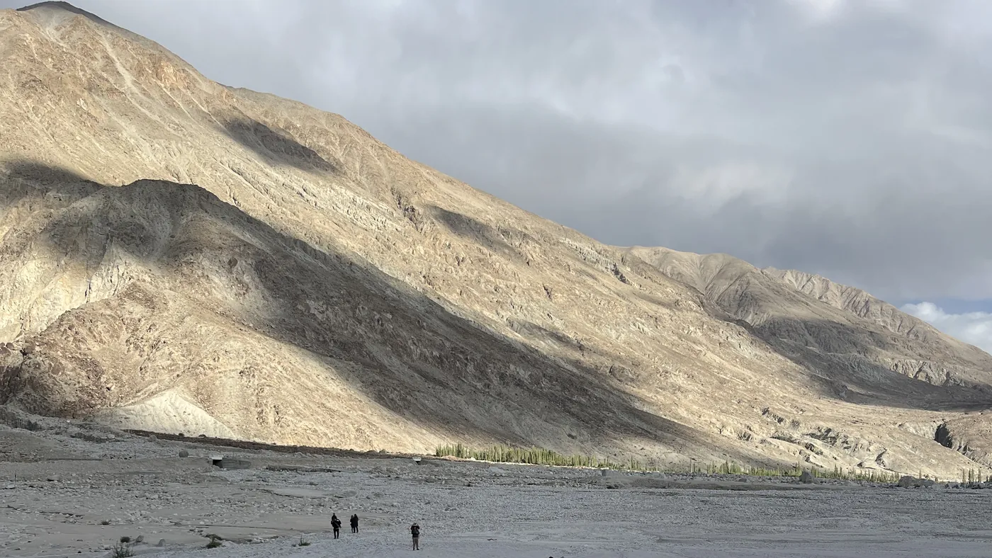 Dunas y laderas de arena del valle de Nubra, Ladakh